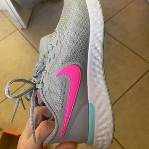 Women’s Nike revolution 5 Ext sz 7.5